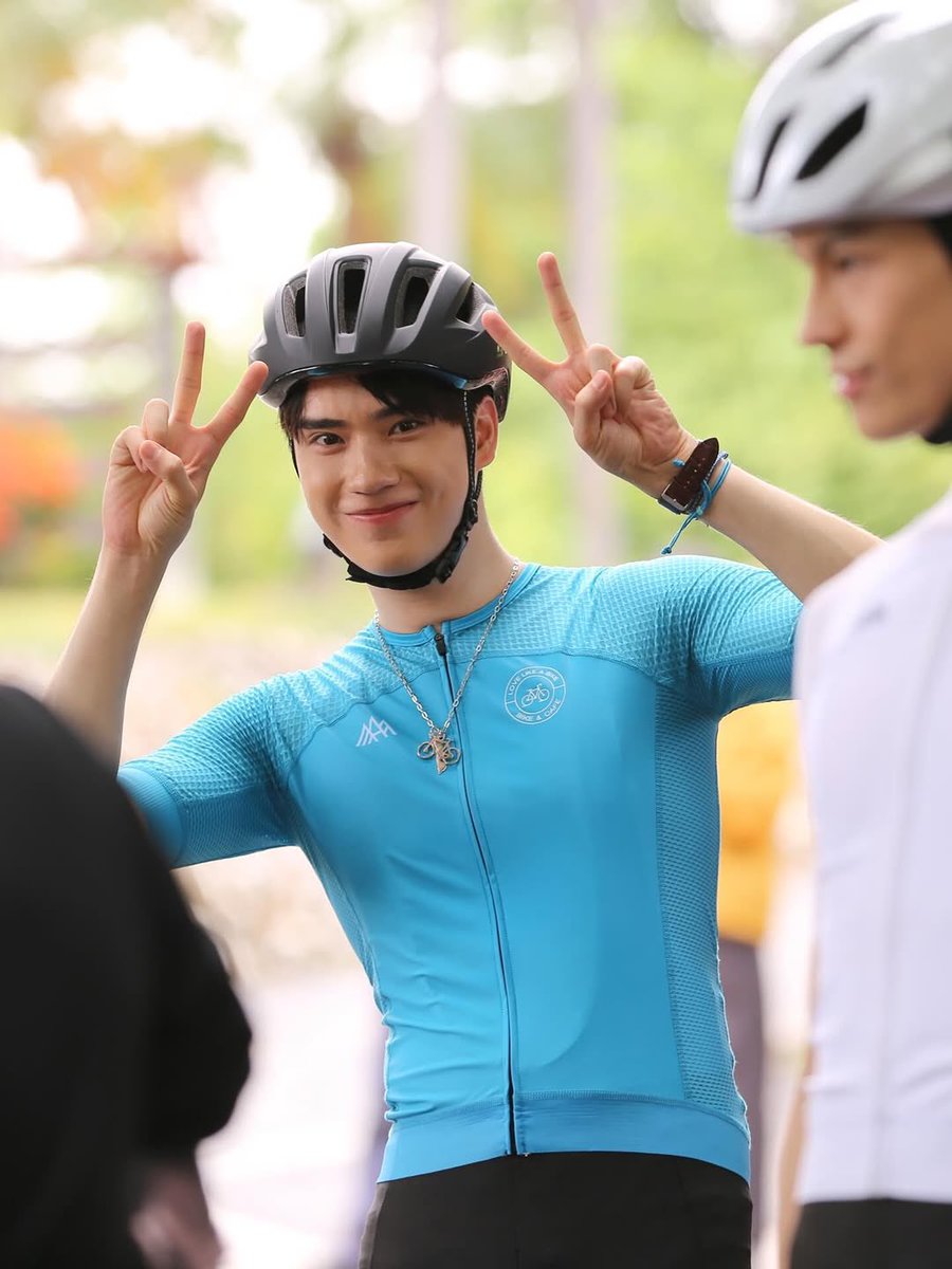 Cheryl_LU921's tweet photo. @Tee_Jaruji 💛ให้สมกับที่เธอเหนื่อยมาตลอด คนเก่ง :）✌🏻

#LoveLikeABike 🚲 #ปั่นไปให้ถึงรัก 💕
#TEeThanapon #ตี๋ธนพล ✨ https://t.co/UJoBjEKMOJ