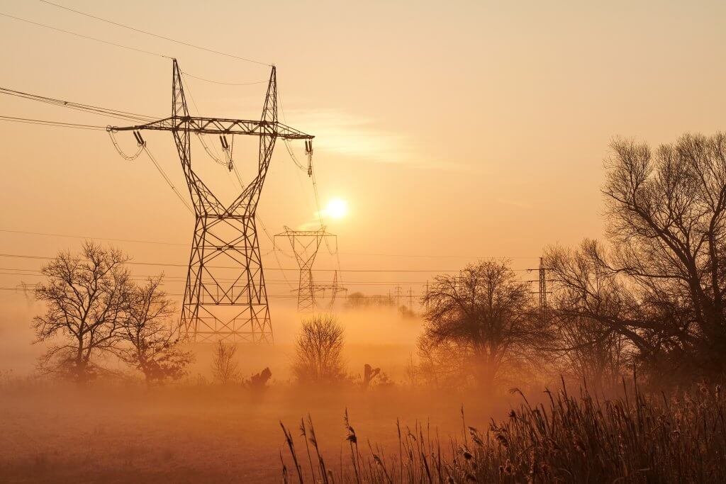 Babiš vyhodil na hodinu šéfa státní firmy. Kvůli fotkám u kopírky.

„Někdo to Babišovi poslal s tím, že si kopíruje firemní dokumenty."

Šéf ČEPS měl odejít ke konci března. Premiér ale změnil plán a odchod byl okamžitý k 12. březnu.

neovlivni.cz/babis-vyhodil-…
