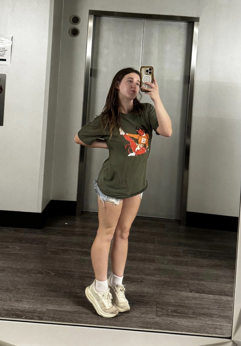 Anna muller tweet media