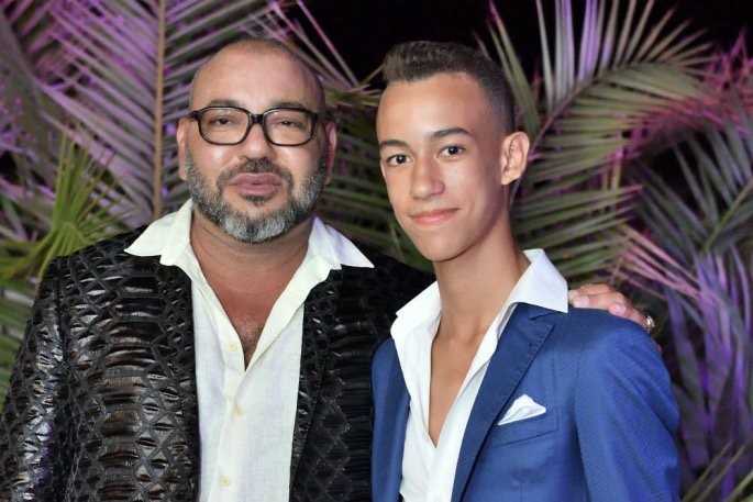 FansClubRMA1902's tweet photo. @ElPaulaner @END70 @FRMFXtra Avec qui la pute Lalla a trompé le gay Mohamed 6 ? https://t.co/9wFNx7JRnr