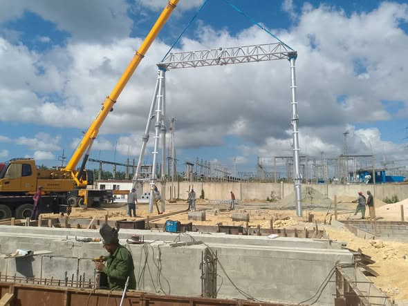 Smith_inf's tweet photo. Trabajadores , Cuadros del Contingente Blas Roca Calderio, laborando en el BESS del Cotorro

#CubaEstáFirme 
#CubaVencerá 
#CUBACONS 🇨🇺 https://t.co/Mu7ovu0MBy