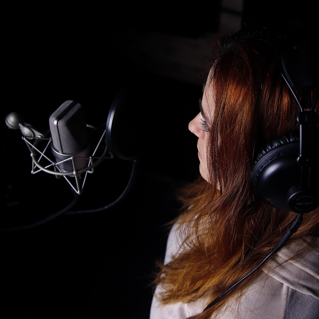 Studio_Roslyn's tweet photo. Sylwia Piotrowska – laureatka „Szansy na Sukces” oraz Cieszanów Rock Festiwal. 📷
Właśnie pracujemy nad wokalami do jej drugiej solowej płyty! https://t.co/PA46beIcZx