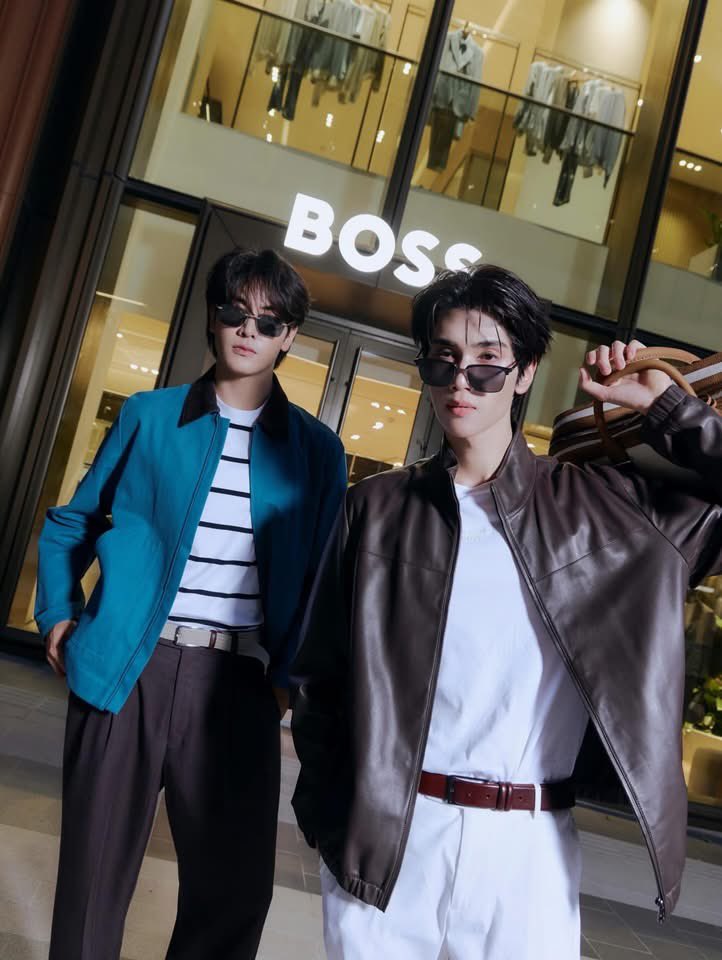 AllNews_th's tweet photo. “จุง-ดัง” เยี่ยมชม BOSS STORE ONE BANGKOK แฟล็กชิปสโตร์แห่งใหม่ พร้อมสำรวจคอลเลกชัน BOSS SPRING/SUMMER 2026

BOSS STORE x JOONGDUNK
#JOONGDUNK #จุงดัง 
#JoongArchen #dunknatachai
#BOSSRecognizeBoss #BeYourOwnBoss

🔗 https://t.co/32E2WUUKpL https://t.co/k0zvNZw2pD