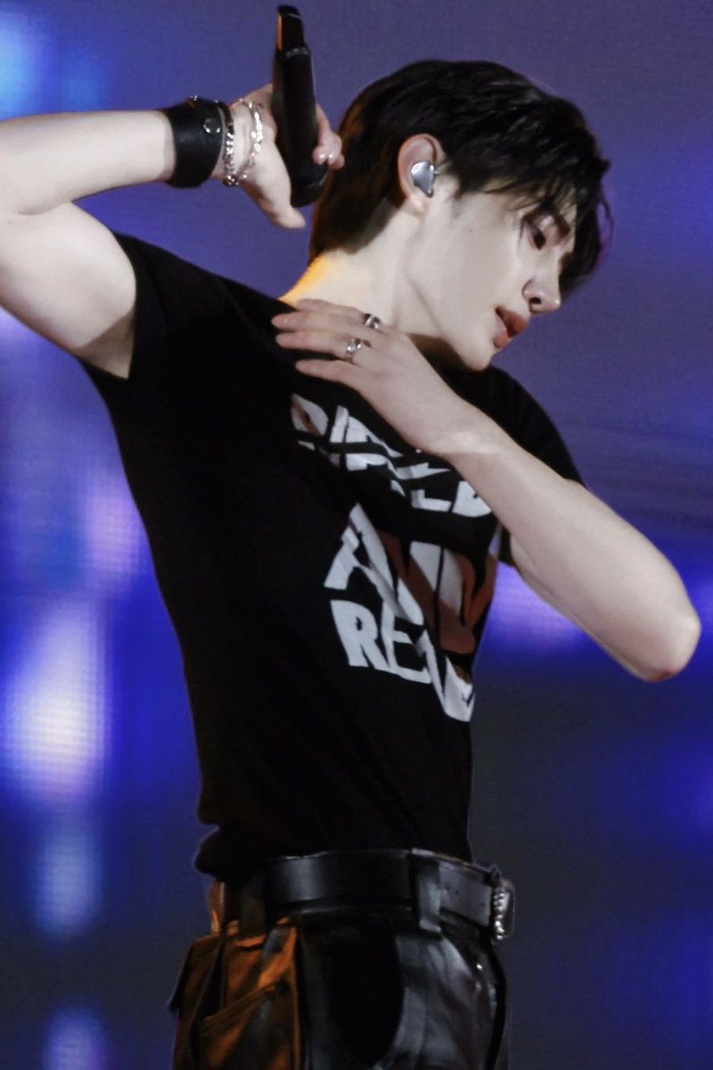 enhypensleftnostril (cece) tweet media