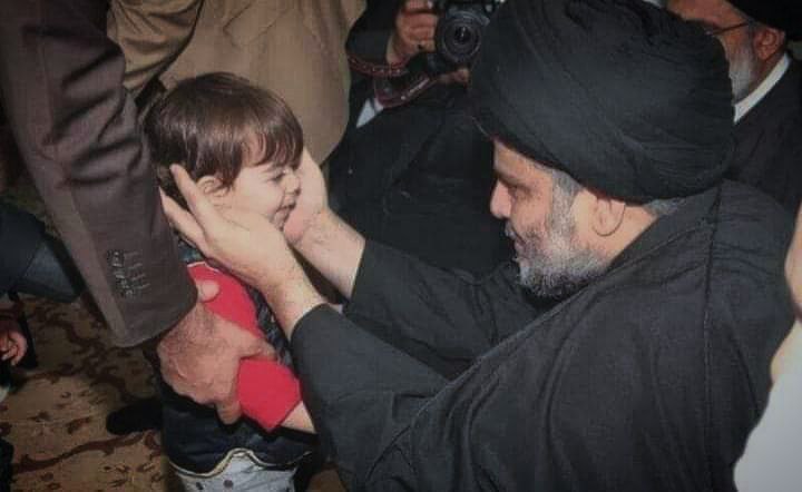 العقل: هو مصدر المعرفة. 
القلب: هو مصدر الحنان. 

فإن كل إنسان يميز (بعقله) ماهو صحيح 
وماهو خاطئ. ثم يأتي دور (القلب) الذي سيتعلّق بالصحيح وينبذ الخاطئ. 

السيد القائد مُقتدىٰ الصدّر 'دام وجوده'..
الكنز المخفي حديث في الحب الإلهي..