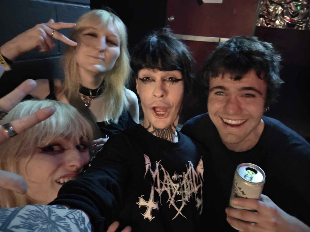 ✞ Dakota tweet media