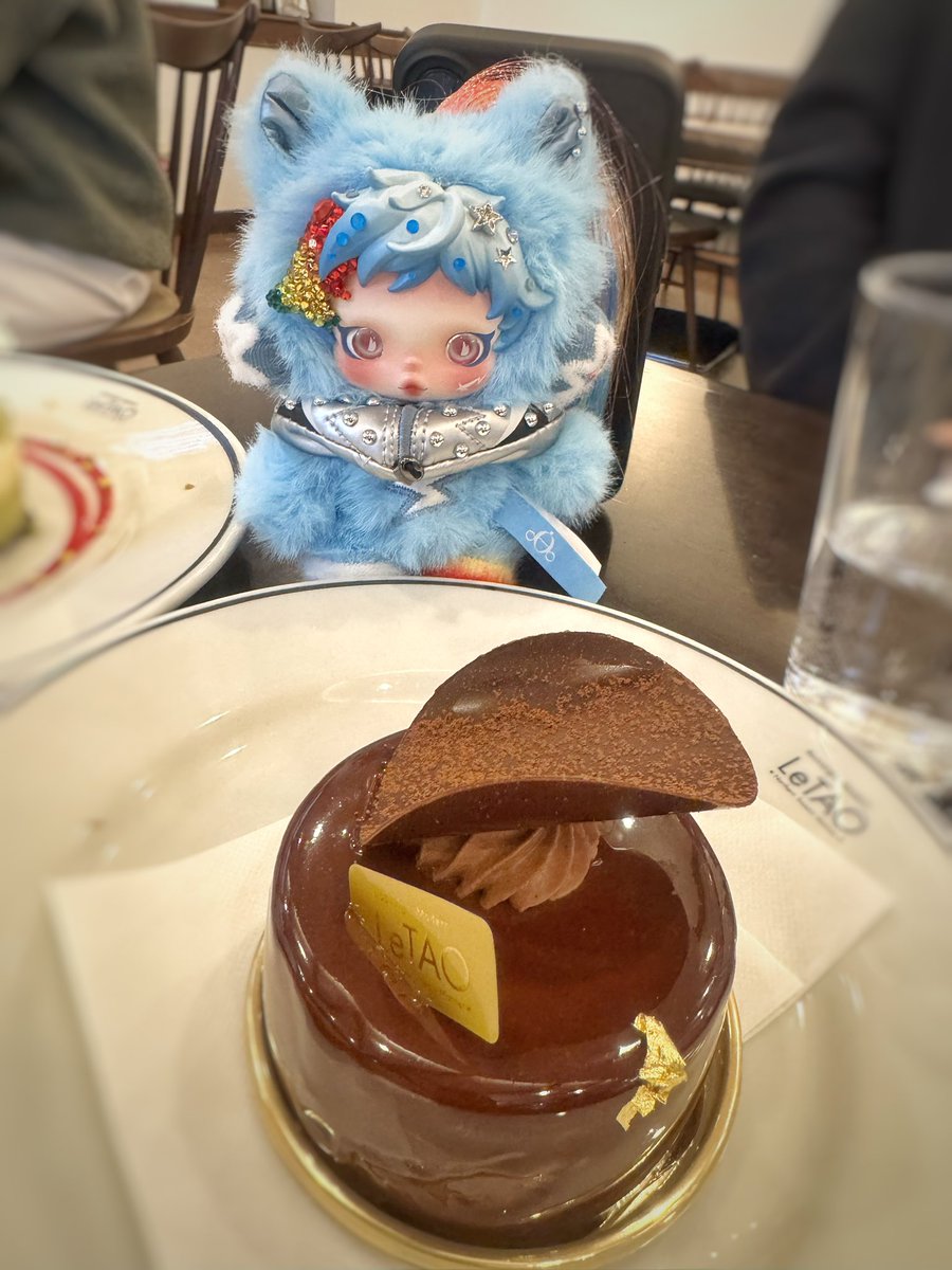 mistuba0401's tweet photo. 小樽のルタオ本店なう。

ケーキも紅茶も美味しいぃ〜〜✨

朝からずっと食べっぱなし🤣

腹パンパン💧

レインボーダッシュ連れてった♪

北海道　旅行　スカルパンダ https://t.co/9Y3kfn7lyR