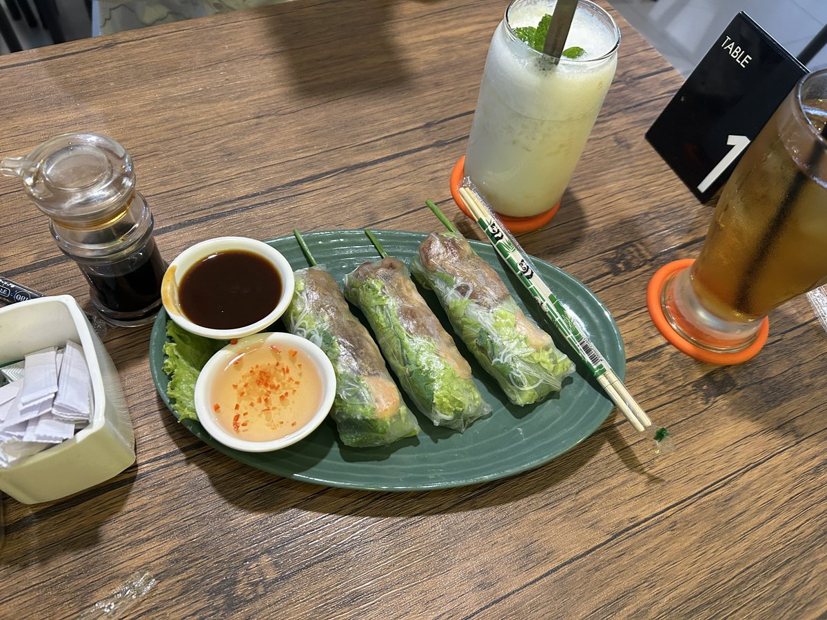 kiss-nurt-over-the-garden-gate tweet media