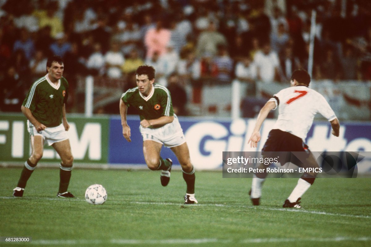 CopaLendas's tweet photo. Kevin Sheedy, Irlanda 🇮🇪.
Copa do Mundo de 1990, Itália 🇮🇹.
8º lugar.
1 gol, 5 jogos.
#kevinsheedy #ireland #éire #worldcup1990 #copa1990 #italia90 #fifa #legend #finscéal #theboysingreen #fai #adidas #stadiosantelia #cagliari #panini #irl #stpatricksday #worldcup2026 https://t.co/xW1EZjpJ0u