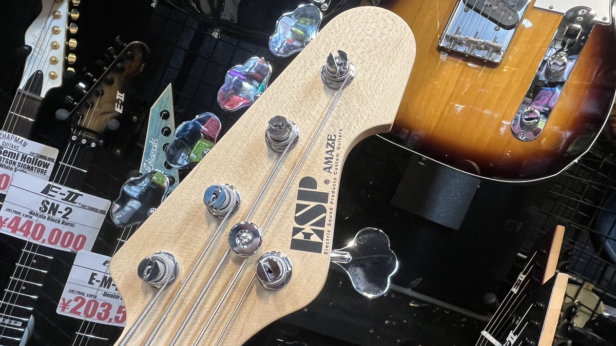 esptechhouse's tweet image. ESP AMAZE-5が新仕様となって再来！

少しスケールが短くなり、タッチ感が柔らかく手数の多いフレーズなど弾きやすくなりました！

ずとまよ。Eve、ヨルシカ、RADWIMPSのようなプレイスタイルな方には特に最適なベースです！
＃テクハスタッフサカモト
#ESP ＃ベース #御茶ノ水