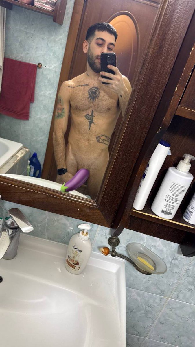 onlyph18's tweet photo. Salve Fam🤍💙
Ecco a voi oggi un altro bel malessere napoletano.
Boy etero, con tanta voglia di mostrarsi. 
Vieni a scoprire la sua dote in privato tg rositt0  😈🍆 https://t.co/J7cg8pL8tF