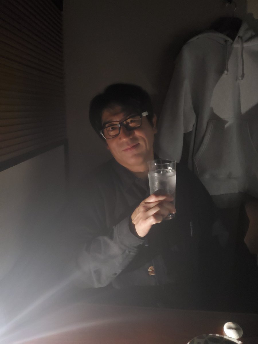 原口さんと銀座で飲んでたらブレーカーが落ちて真っ暗になりました！
まだ自分に銀座は早かったみたい…