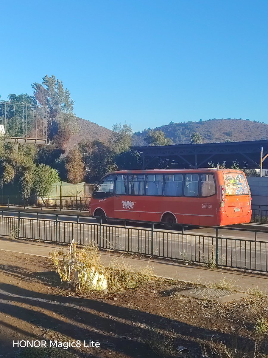 alejandratoon's tweet photo. @mop_chile @MTTChile @GobiernodeChile  @munimelipilla  El metro tren llegará y quedará muy retirado del Hospital necesitamos modernizar la locomoción las personas con discapacidad o movilidad reducida no podrán subir a estas micros viejas y la salida a  #pomairesanantonio  urge https://t.co/bb1eNQRfTb