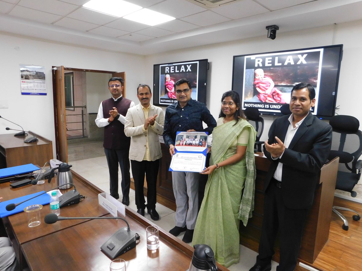 NIDEM_GoI's tweet photo. Director Shri Rajendra Pawar inaugurated the programme and shared valuable insights on critical land issues and best practices.
@RAKNPA_DOP  
#LandGovernance #LandManagement #NIDEM #TrainingProgramme https://t.co/B5hvH2mfrS