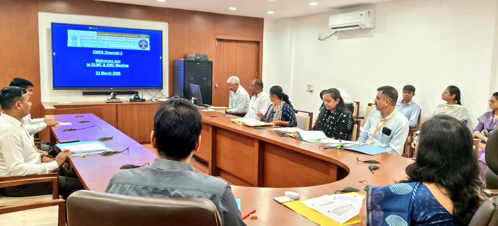 CollectorArv's tweet photo. EMRS શામળાજી-2 ના સંદર્ભમાં જિલ્લા કક્ષાની વ્યવસ્થાપન સમિતિ(DLMC),EMRS વ્યવસ્થાપન સમિતિ(EMC)ની બેઠક યોજાઈ.EMRS આચાર્યશ્રી દ્વારા શાળાની પ્રવૃત્તિઓ-નાણાકીય વર્ષ 2026-27 થી 2028-29 માટે શાળાના ભાવિ વિકાસ યોજના વિશે માહિતી મેળવી જરૂરી સુચનો આપ્યાં. @CMOGuj @EduMinOfGujarat https://t.co/7UvxbAYqcZ