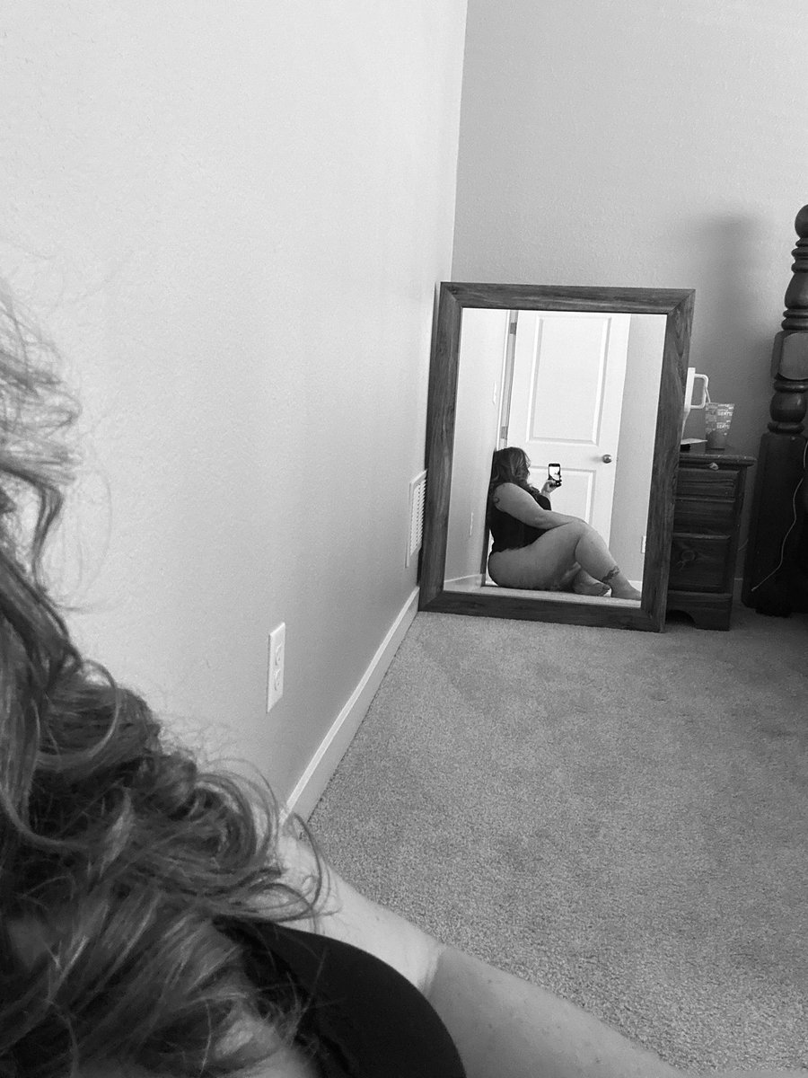 Goddessemilyk's tweet photo. You’re not scared of debt. 
You want it.
You’re not scared of the home wreck. 
You fantasize about it 

Send and get that feeling you crave so badly 

#debtdomanation #findomhumilition 
#findom #drained #finsubs #curvy #goddess https://t.co/Uk8rtMlh7a