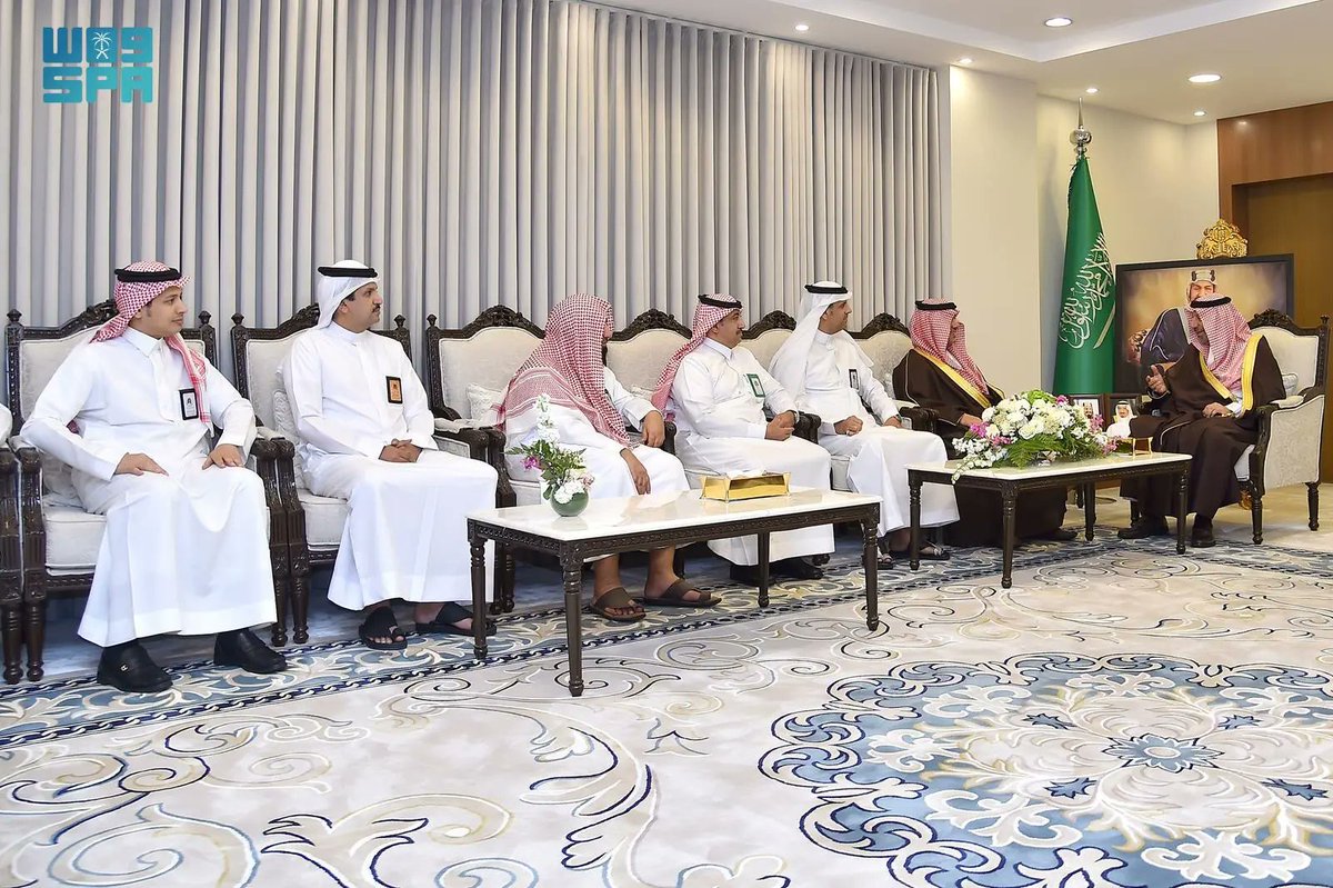 SPAregions's tweet photo. أمير نجران يطّلع على تقرير أعمال فرع وزارة الصحة بالمنطقة خلال إجازة عيد الفطر.
https://t.co/C9MgdgHy9M
#واس https://t.co/3PNHmMlq6a