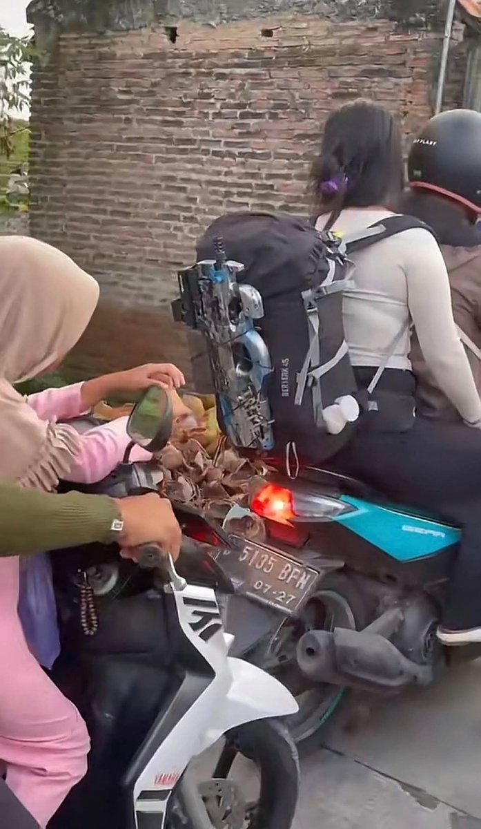 Ketawa itu GRATIS 🛩 tweet media