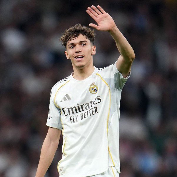 Twilight tweet media