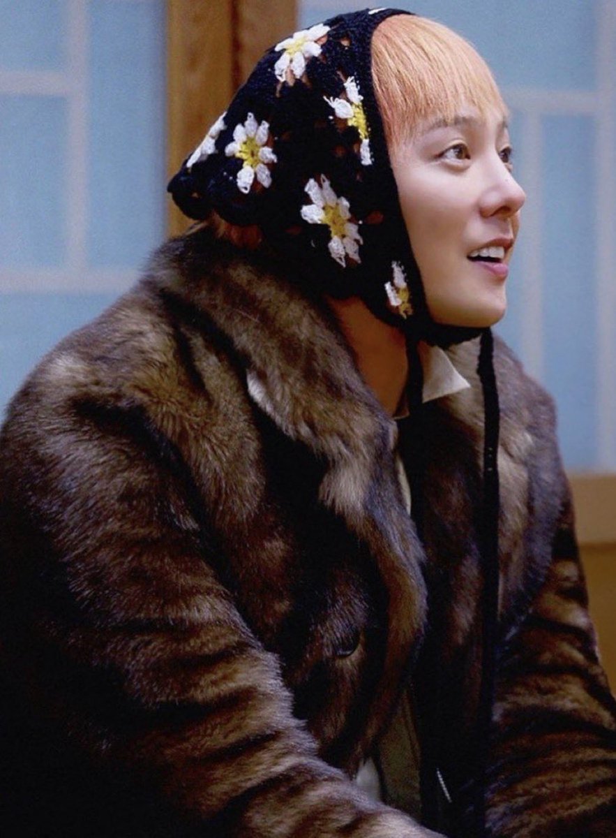 권지용 얼굴 tweet media