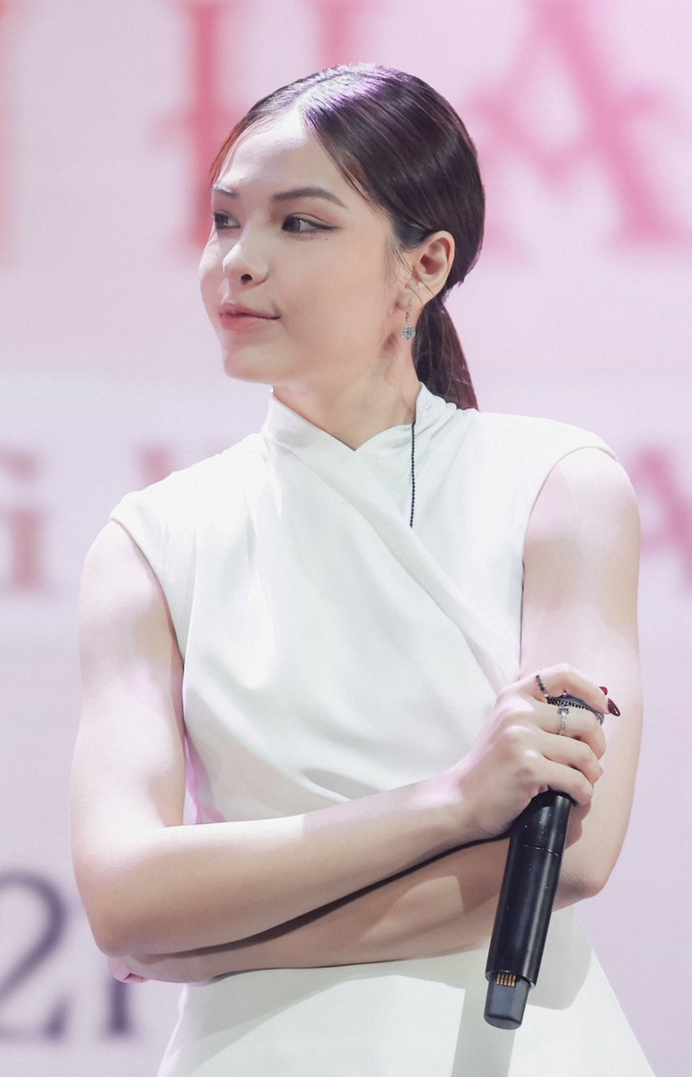 đ𝐧𝓭Ň tweet media