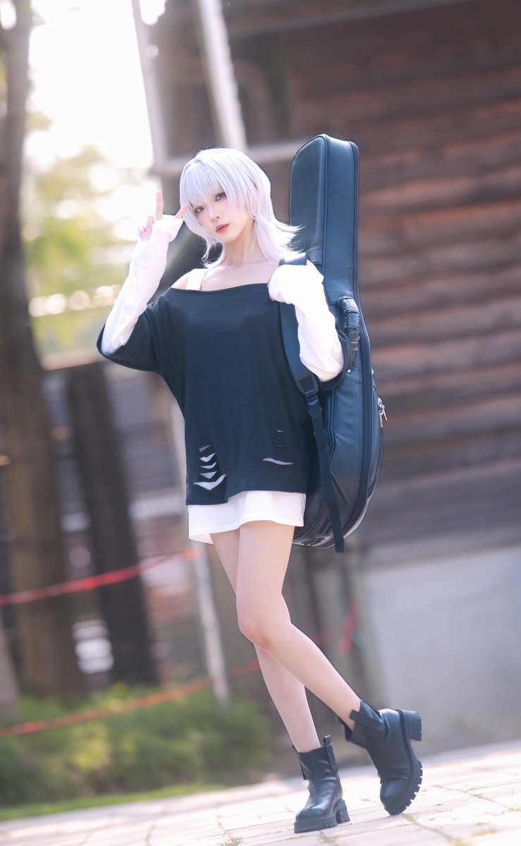 四巫日モミ tweet media