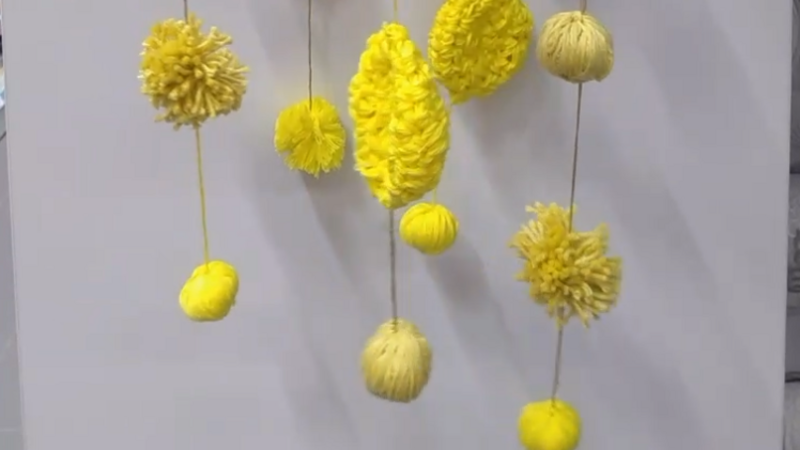 nohoworld's tweet photo. Maiky, artiste textile passionnée et formée aux métiers de la mode, t’ouvre les portes de son atelier à Nantes pour un moment hors du temps. Au programme : la création d’une suspension décorative, délicate et pleine de poésie, qui apportera mouvement et légèreté à ton intérieur. https://t.co/C32BUnioXg