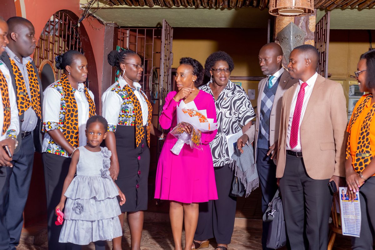 Rcmakindyewest's tweet photo. The days was kicked started with a board meeting, DG @KyeyuneKawooya, CC Apollo, and AG @ssenyondwa74 were present. 

We also had the opportunity to charter an interact club. https://t.co/m0liZiA3JP