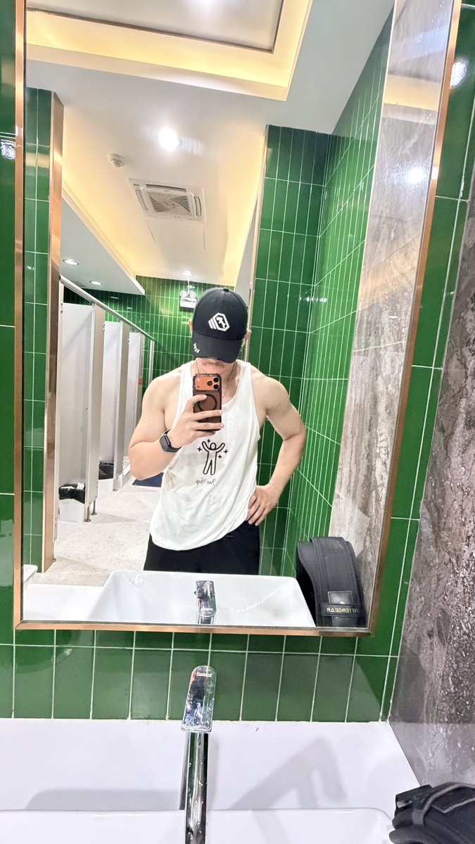 TopSecr63401300's tweet photo. ทรงลุง ❌ ทรงโจร ✅ https://t.co/Qv6lgbdJzO