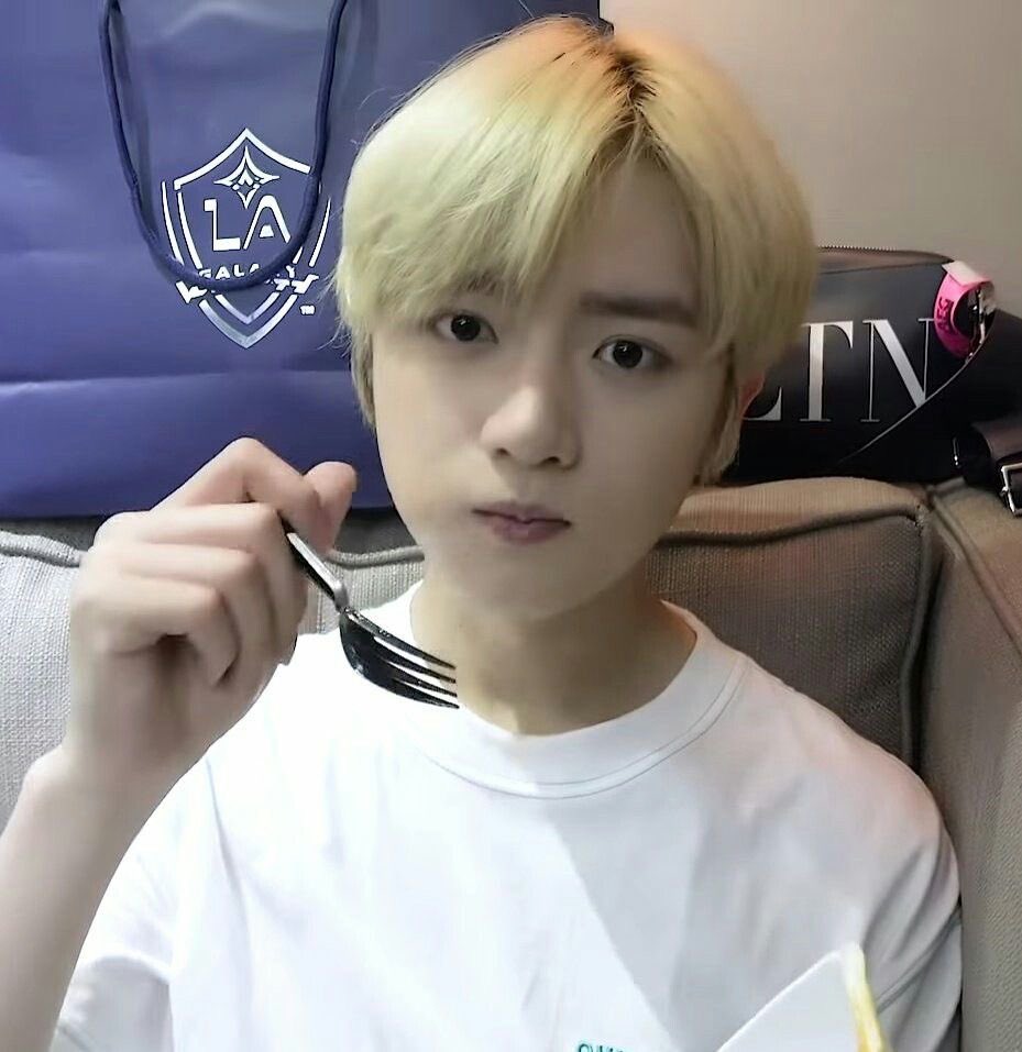 왤케 사랑니 뺀 애기똥개 같지