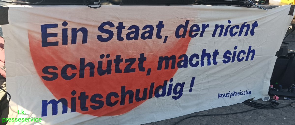 demokratischer Demo Beobachter links grün versifft tweet media