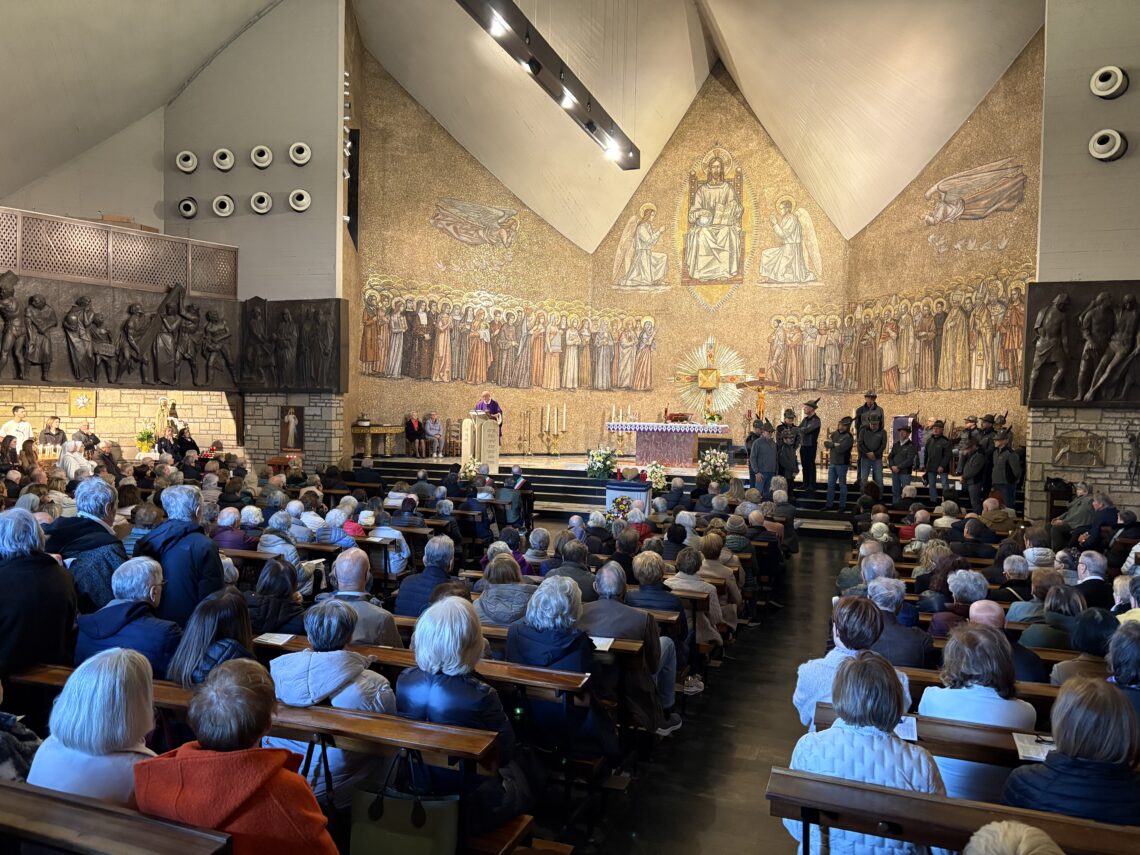 radiolombardia's tweet image. A #Bergamo un commosso saluto collettivo alle vittime del #COVID_19 -19: oltre 500 persone alla Messa del quinto anniversario #radiolombardia #noncifermiamomai #Sereniesempreuniti

radiolombardia.it/2026/03/23/a-b…