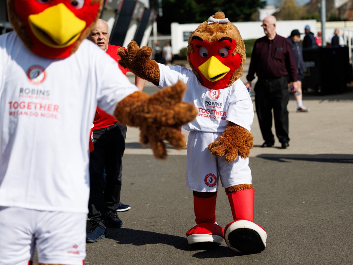 Red & Robyn tweet media