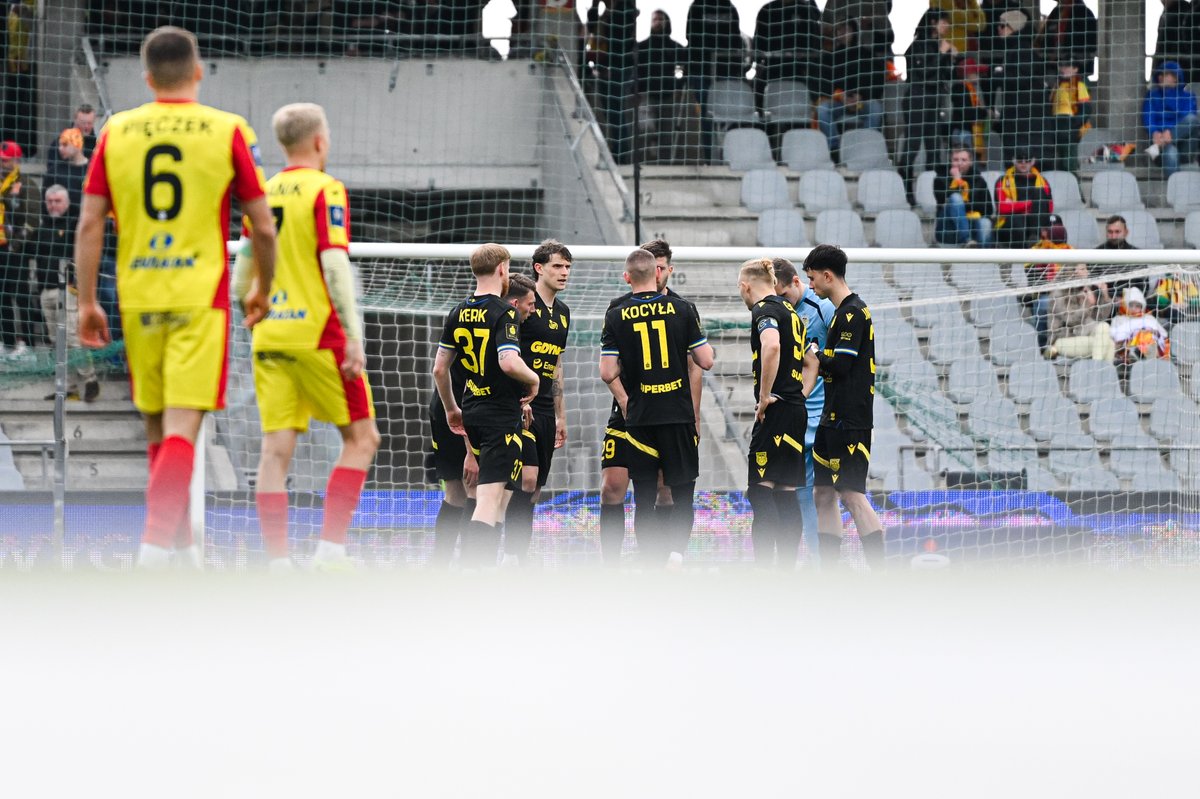 ArkaGdyniaSA's tweet image. 📸 Wyjazdowa porażka w Kielcach. 

Galeria #KORARK: 🔗 arka.gdynia.pl/index.php?typ=…