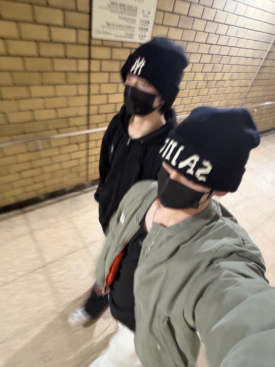 & 사사 tweet media