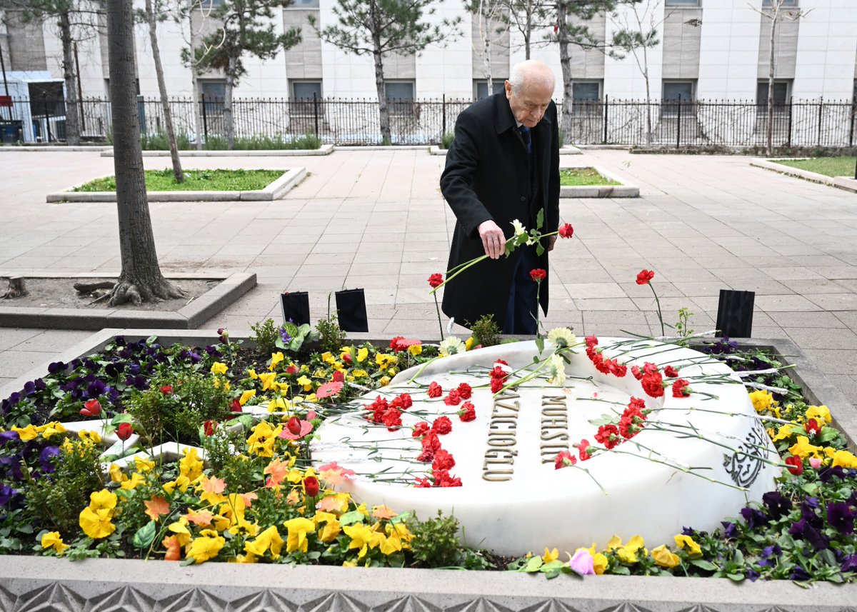 MHP Lideri Sn. Devlet Bahçeli, 23 Mart 2026 günü Büyük Birlik Partisi Merhum Genel Başkanı Sn. Muhsin Yazıcıoğlu'nun vefatının 17.  sene-i devriyesinde kabrini ziyaret ederek dualarla andı. Merhum Genel Başkanın  ruhu şad, mekanı cennet olsun. Rabbim ailesine ve dava