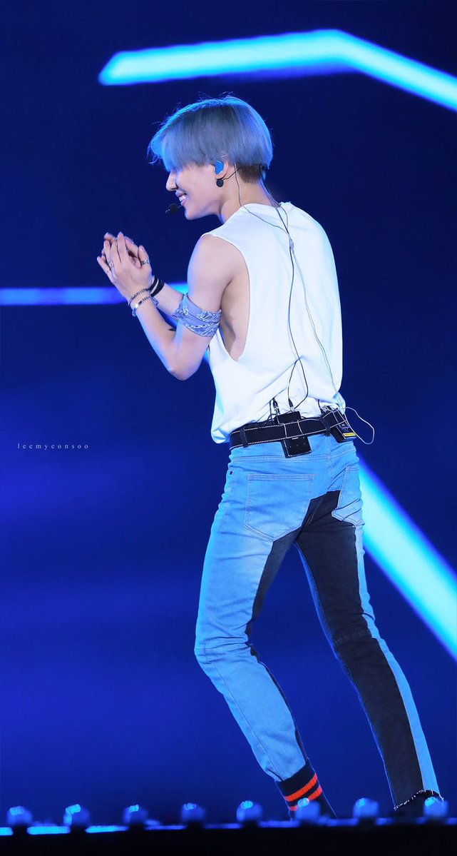 Behind Taemin tweet media