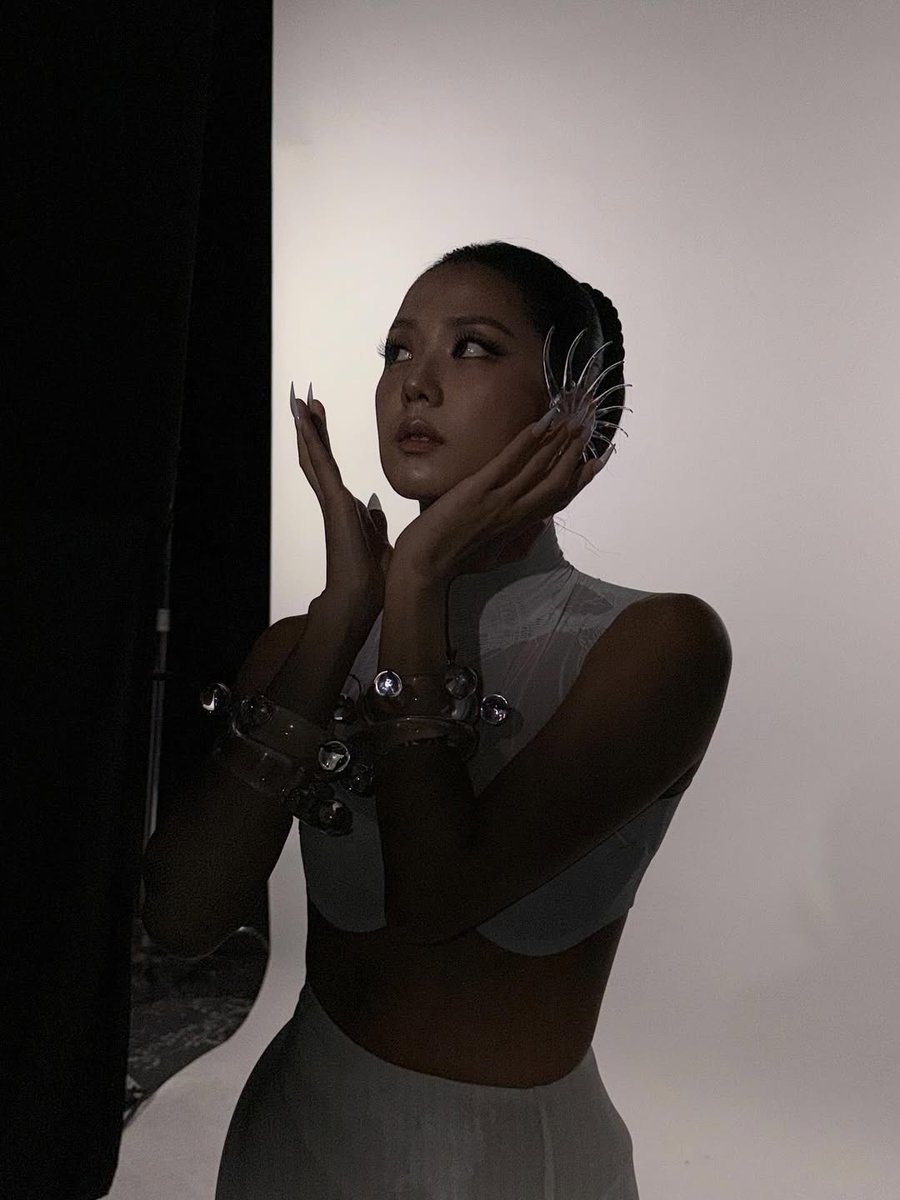 FOREVER KIM JISOO tweet media