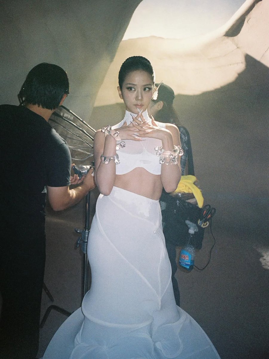 FOREVER KIM JISOO tweet media