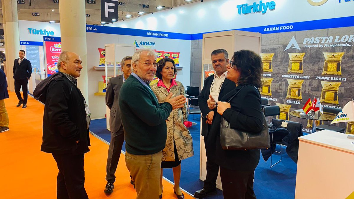 Türkiye Cumhuriyeti Barselona Başkonsolosu Sn. Ayşe Zeybek, Alimentaria Barcelona Fuarı’nda standımızı ziyaret etti.

Nazik ziyaretleri ve değerli ilgileri için kendilerine teşekkür ederiz. 

#AKHAN