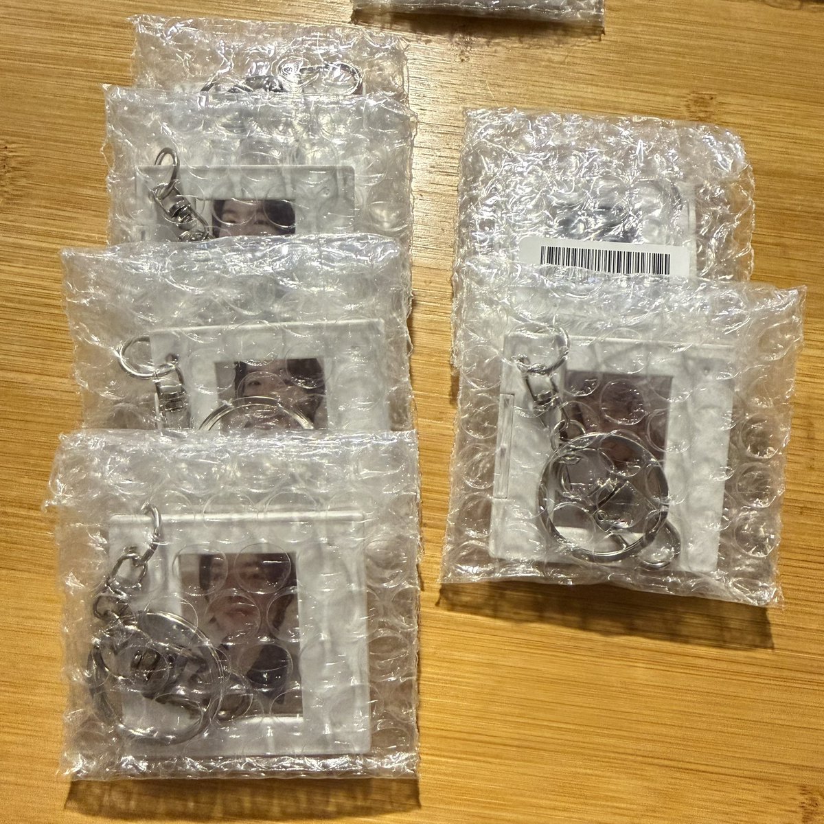 StrangeKkoma's tweet photo. 방탄 아리랑 특전 필름 키링 교환

저: 윤기(4) 지민(1) 호석(1)
님: 태형, 정국

서울권 직교환, 반택, 준등기 가능합니다
태형이는 여러개 구해요
2개이상 우대합니다

디엠 주세요 https://t.co/Kdn1cfg6RE