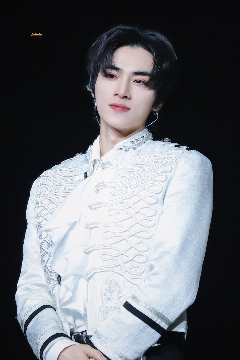 cesralkkk's tweet photo. 20260321 Bei Jing

🫳🏻🦮💚

#샤오쥔 #肖俊 #XIAOJUN #威神V #WayV https://t.co/OLwwS1vi8X