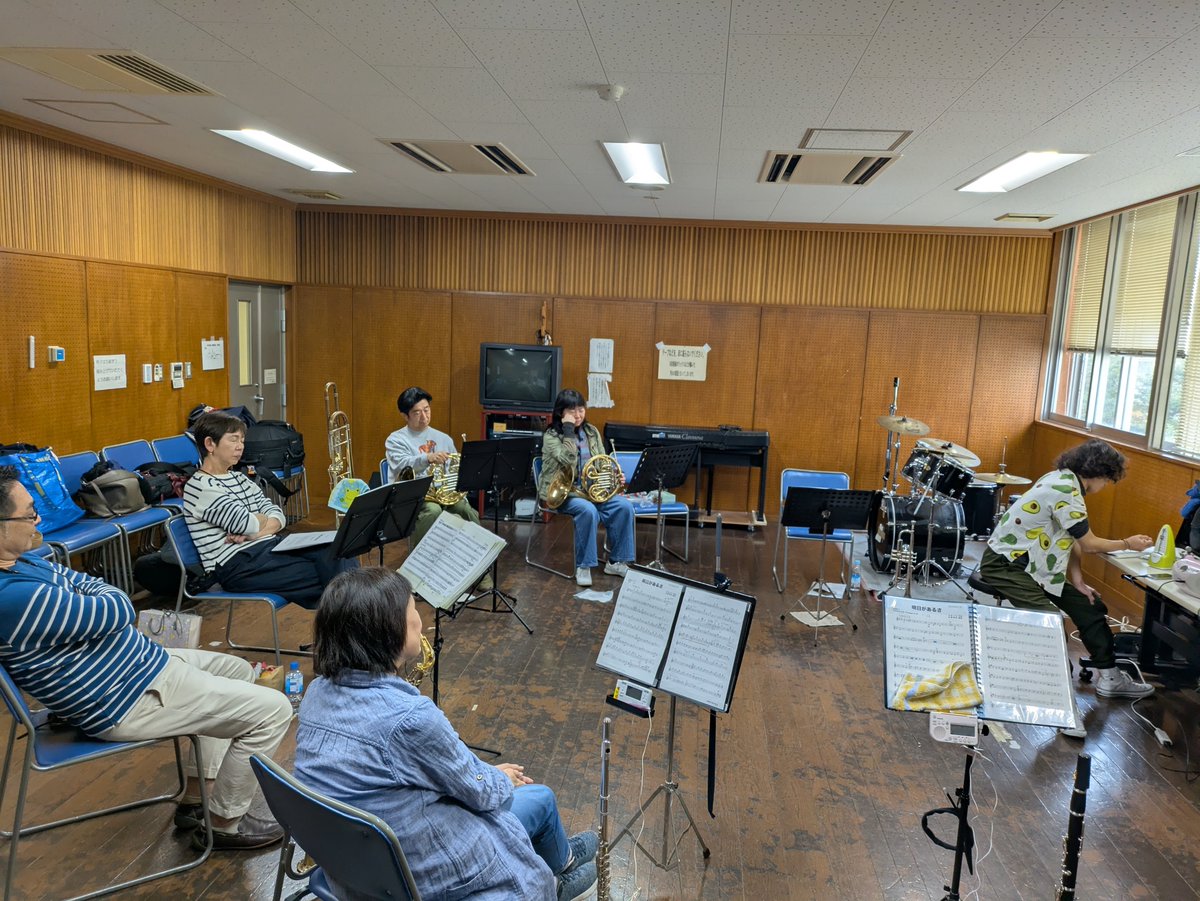 RedBlueWE1's tweet photo. 今日は本番前の通し練習でした！録音してみんなで確認しているところです👂️
上手くできたと思った所も聴いてみるといまいちだったり、上手くできなかった所はやっぱり上手くできなかったり…録音して聴いてみるって大事だなと思いました😂

#団員募集中 #吹奏楽 #アンサンブル #立川市 https://t.co/cNV8kkwTMd