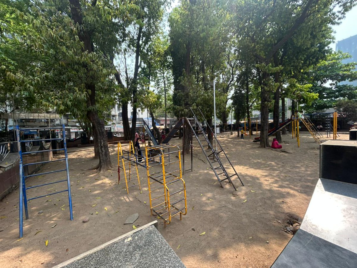 PavanJadhav05's tweet photo. प्रभाग क्रमांक २०२ मधील प्रबोधनकार ठाकरे उद्यानाला भेट दिली. यावेळी उद्यानाची सद्यस्थिती आणि तेथील विविध समस्यांबाबत स्थानिक नागरिकांशी सविस्तर चर्चा केली.
नागरिकांना भेडसावणाऱ्या समस्या प्रत्यक्ष जाणून घेतल्या असून, त्या प्राधान्याने आणि लवकरात लवकर सोडविण्याचे आश्वासन दिले. https://t.co/Jt5Zbiuufn