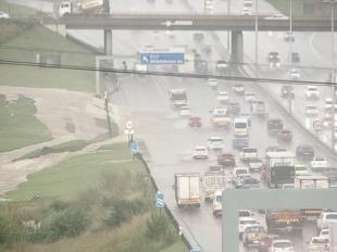 TrafficSA's tweet image. Midrand - N1 Highway: Wet Weather 
#DriveSafe