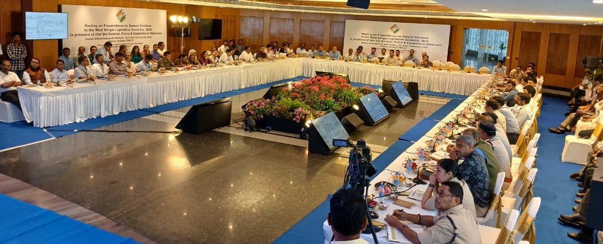 DEO South 24 Parganas along with Observers conducting a meeting for upcoming elections to WBLA 2026 at South 24 Parganas district, West Bengal.
#WBLA2026 #Meeting 
<a href="/ECISVEEP/">Election Commission of India</a> <a href="/SpokespersonECI/">Spokesperson ECI</a> <a href="/PIBKolkata/">PIB in West Bengal</a> <a href="/airnews_kolkata/">Akashvani Kolkata</a>
