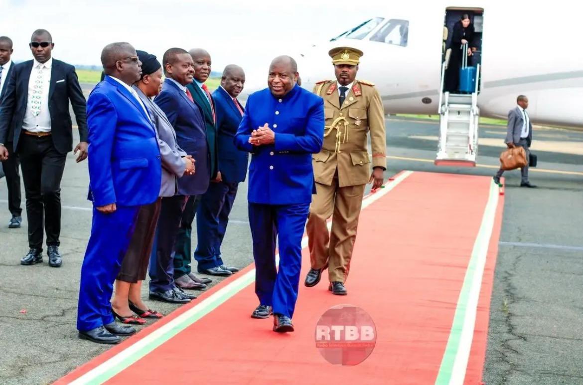 BwizaRadio's tweet photo. Bimwe mu vyavugiwe munama yari yitabwe na @generalneva ya @CELAC_Afrique ni: ibijanye n’ihindagurika ry’ibihe,ubwigenge mu gufungura,no gukora ibishoboka vyose kugira ngo hasanasanwe imitima y’Abanyafrika yahungabanijwe n’ibihe vy’ubucakara.
@KwaNtare , @NtareHouse / #RTBB https://t.co/XdZEC5OxNr