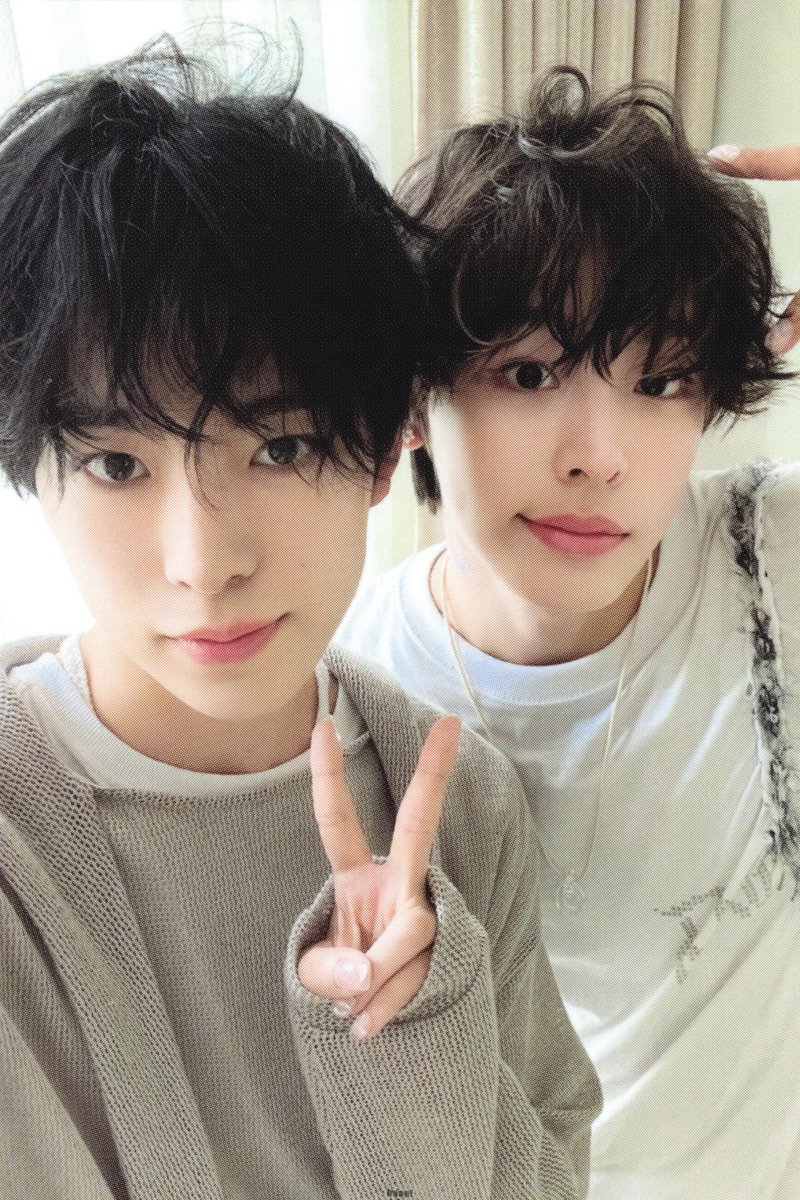 The prettiest photocard unit they've ever done.