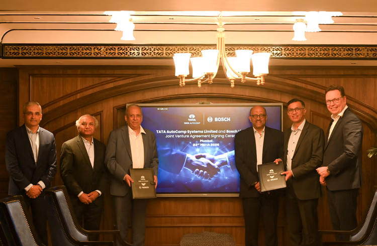PluginJourneys's tweet photo. 🚨 Massive EV partnership! ⚡🤝

Bosch &amp; Tata AutoComp just formed a 50:50 JV to build electric motors &amp; eAxles in India!
Operations begin mid-2026 in Pune 🏭
A huge win for localized EV manufacturing! 🇮🇳

#Bosch #TataAutoComp #EVIndia #MakeInIndia #AutoNews https://t.co/DeixdHcv1E