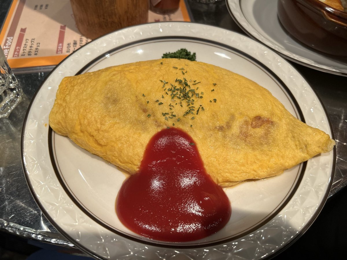 MurataMeg's tweet photo. 昨日はミトントリオのライブへ！
いつも1人で行ってましたが、昨日は心優しい後輩お二人と一緒に楽しみました！☺️
演奏最高でした！！！
オムライスも超美味しかった✨ https://t.co/93lEEY7j0y